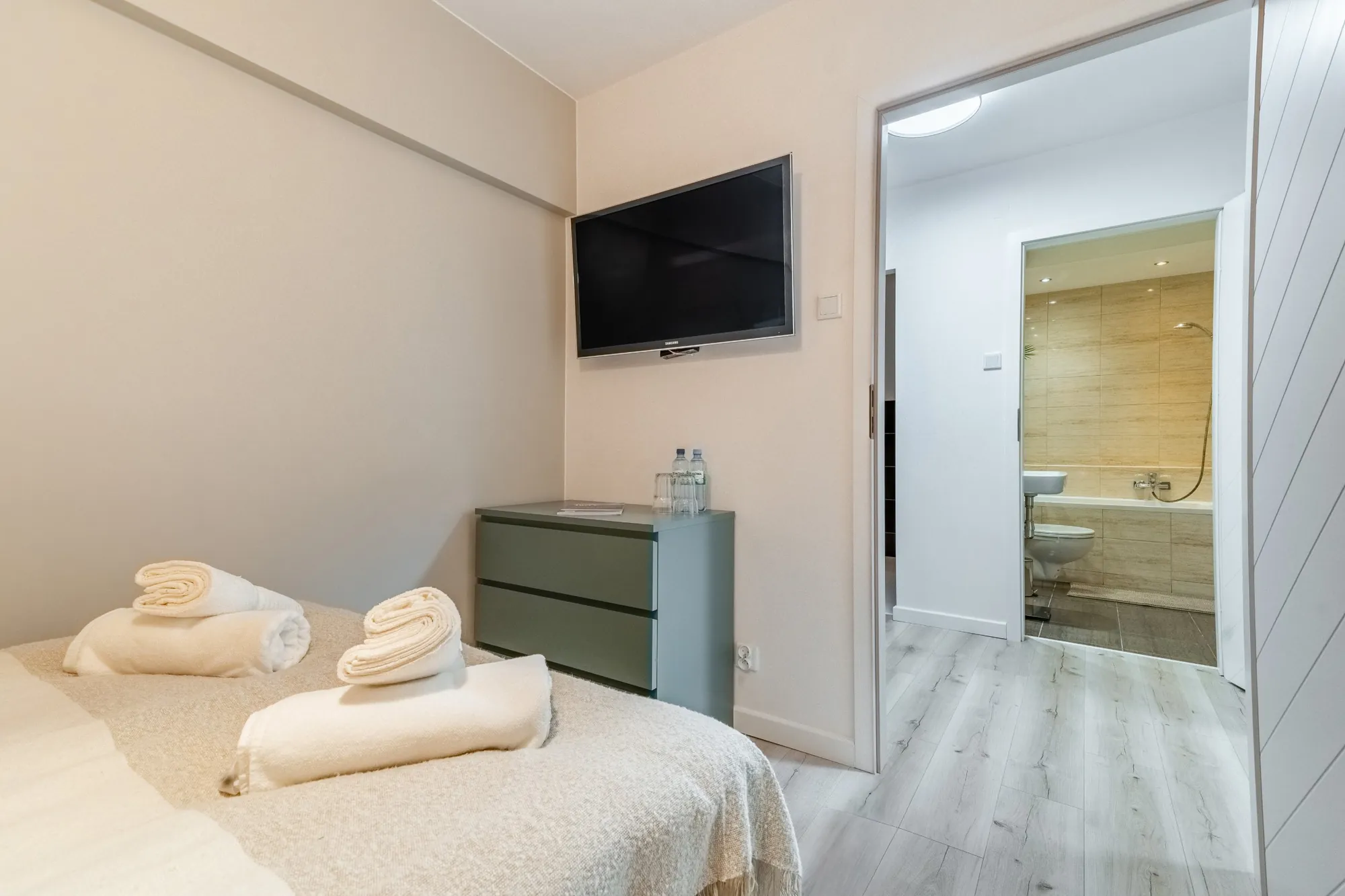 Second bedroom with TV